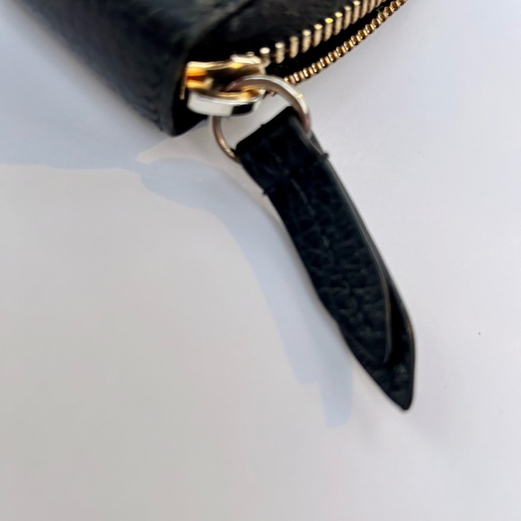 Black Gucci GG Marmont zip wallet in pre-loved condition - Picture 4 of 6